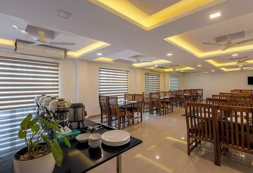 ホテル Treebo Trend Airport Avenue Plaza Cochin Airport 