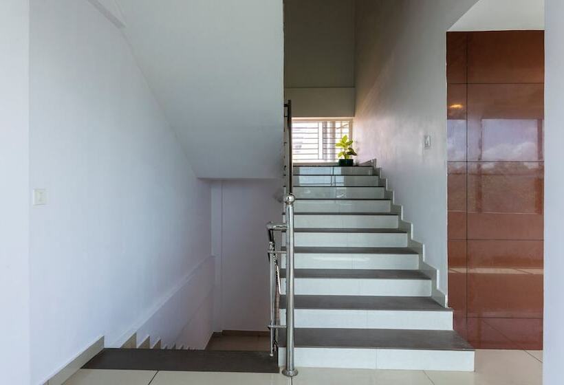 Hôtel Treebo Trend Airport Avenue Plaza Cochin Airport ​​​​​​​