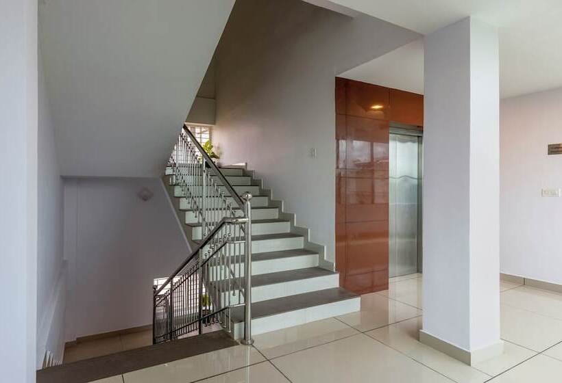 Hôtel Treebo Trend Airport Avenue Plaza Cochin Airport ​​​​​​​