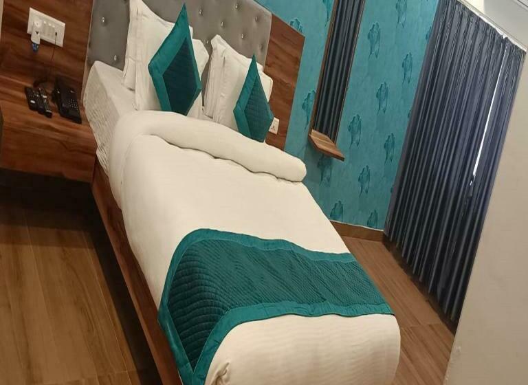 בית מלון כפרי Golden Palm