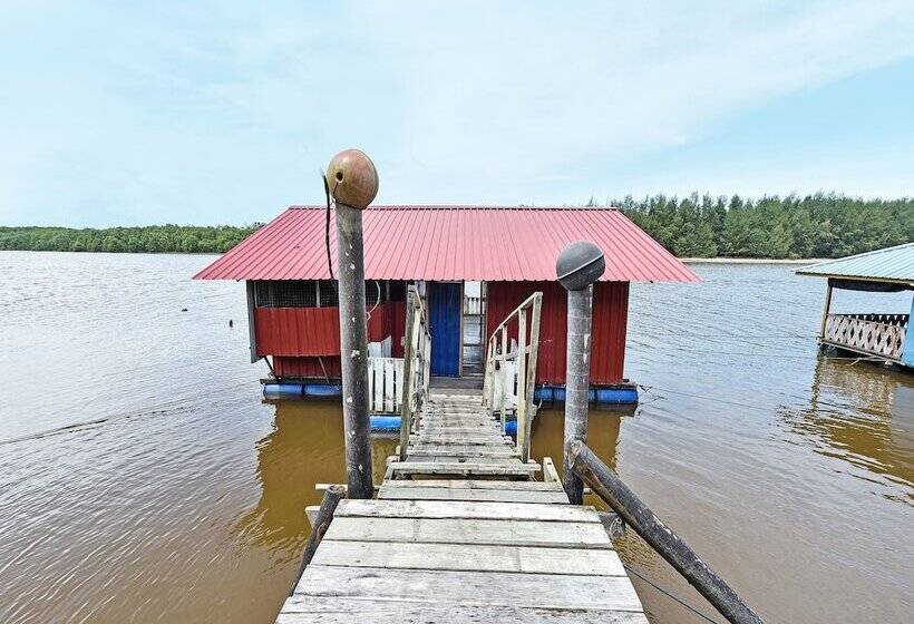 Hotel Oyo 90708 D Kuala Waterfront Chalet & Boat Charters