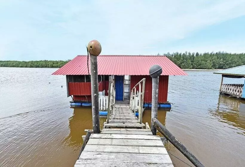 ホテル Oyo 90708 D Kuala Waterfront Chalet & Boat Charters
