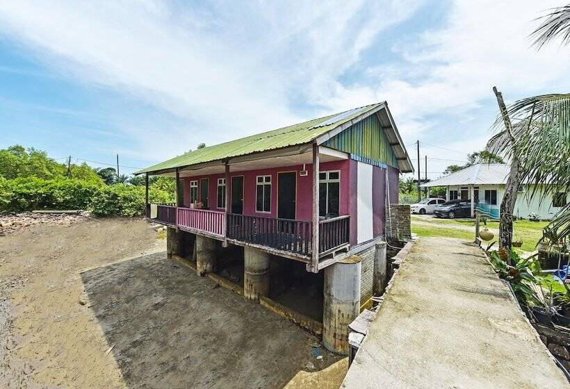 Hotel Oyo 90708 D Kuala Waterfront Chalet & Boat Charters
