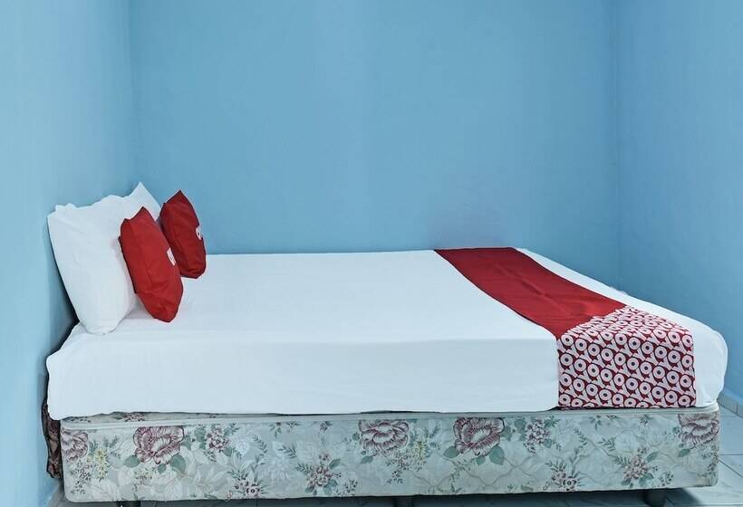 Hotel Oyo 90708 D Kuala Waterfront Chalet & Boat Charters