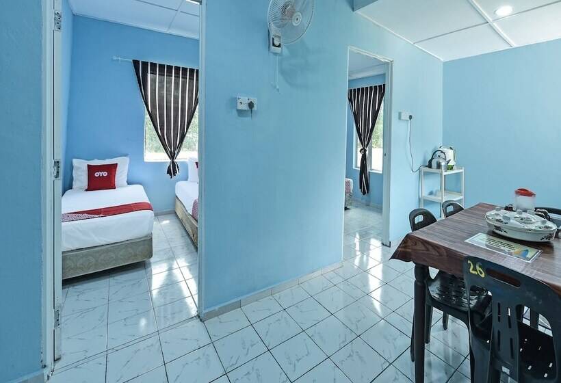 Hotel Oyo 90708 D Kuala Waterfront Chalet & Boat Charters