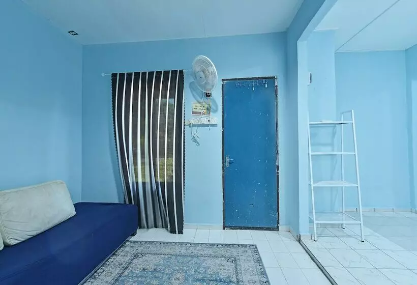 ホテル Oyo 90708 D Kuala Waterfront Chalet & Boat Charters