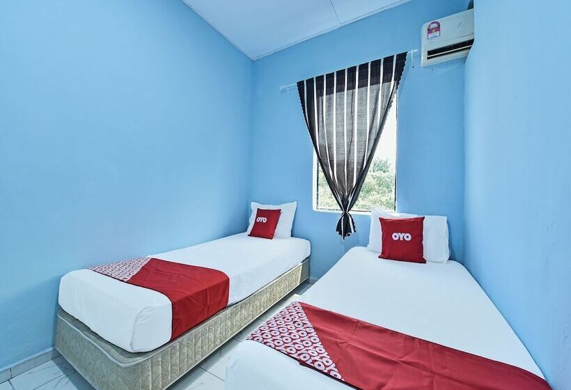 Hotel Oyo 90708 D Kuala Waterfront Chalet & Boat Charters