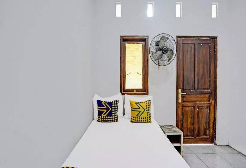 Hotelli Spot On 92086 Fun Guesthouse