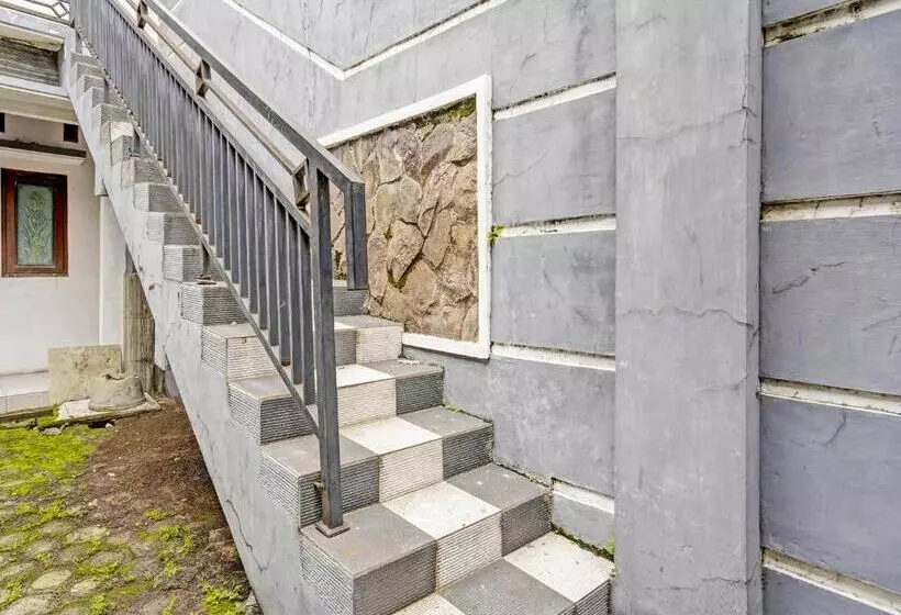 Hotelli Spot On 92086 Fun Guesthouse