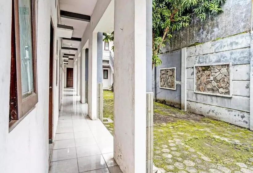 Hotelli Spot On 92086 Fun Guesthouse