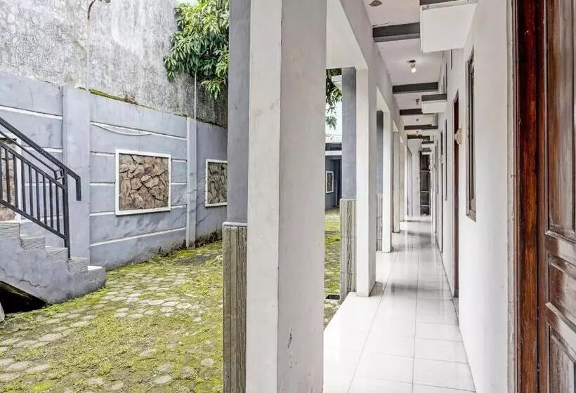 Hotelli Spot On 92086 Fun Guesthouse