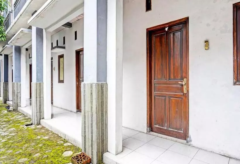 Hotelli Spot On 92086 Fun Guesthouse