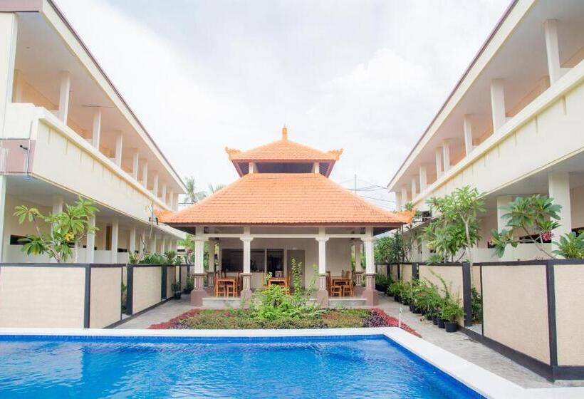 Отель The Laviana