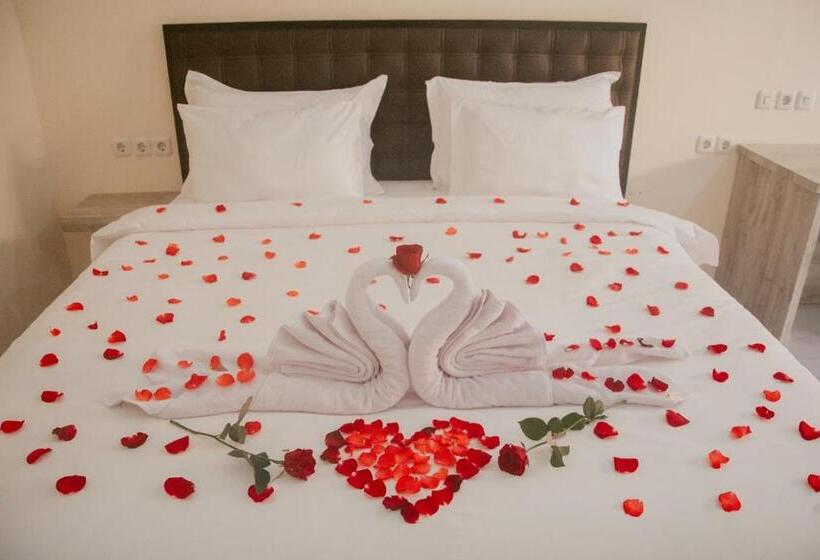 Отель The Laviana