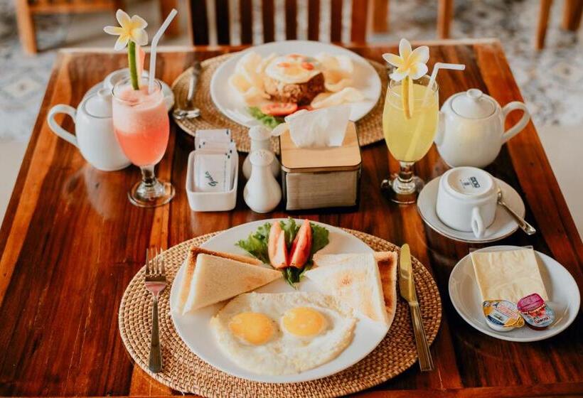 Отель The Laviana