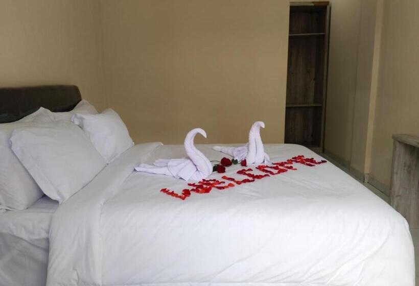 Отель The Laviana