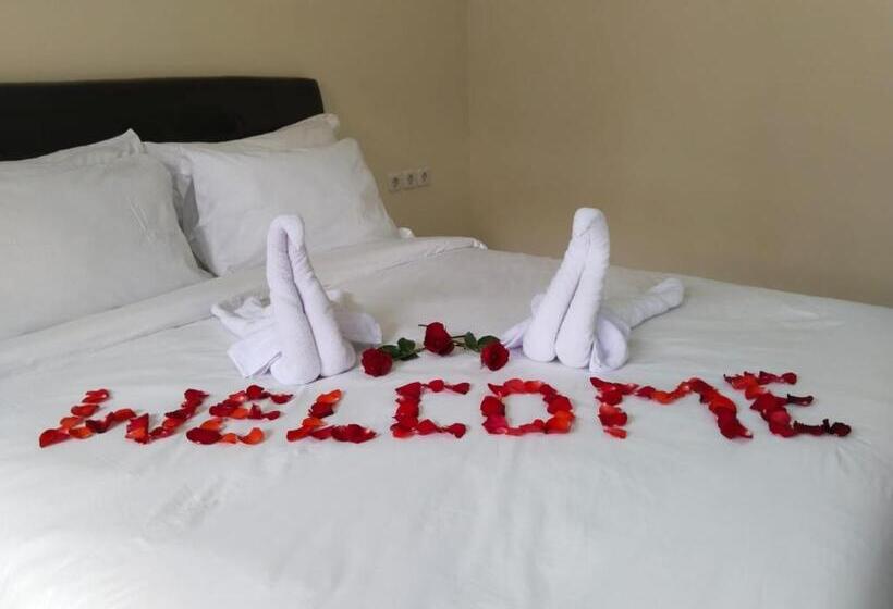 Отель The Laviana