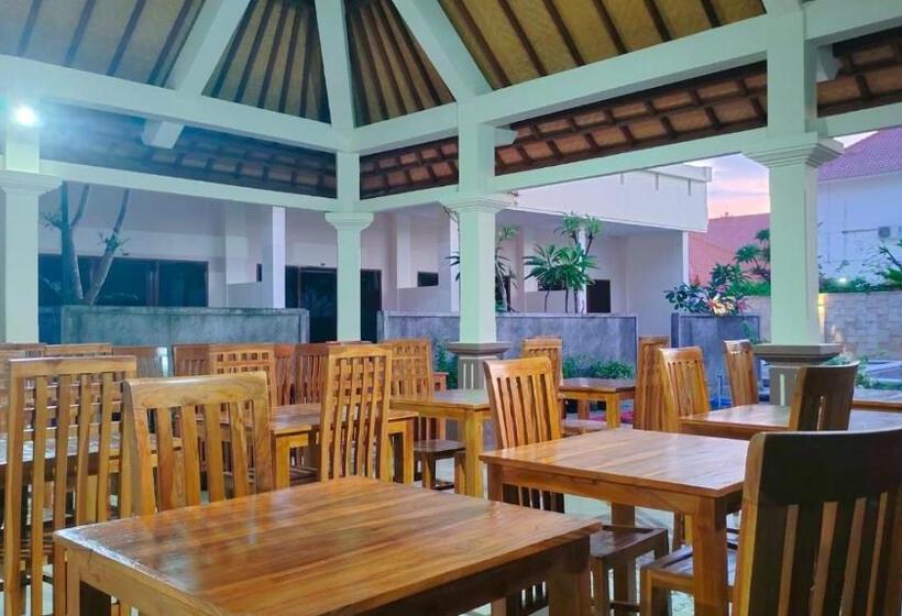 Отель The Laviana