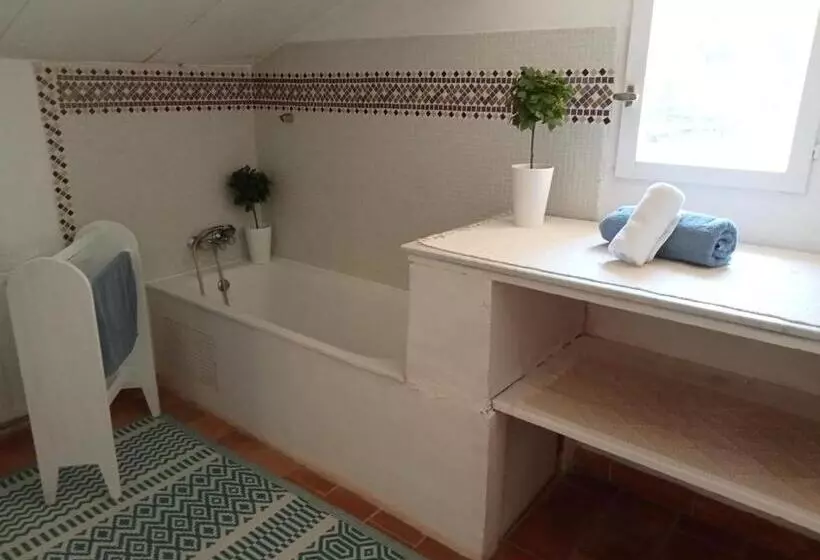 Majatalo Domaine Du Moulin De Cors