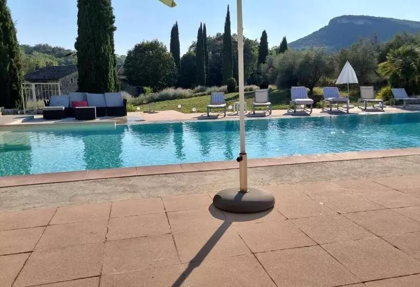 Majatalo Domaine Du Moulin De Cors