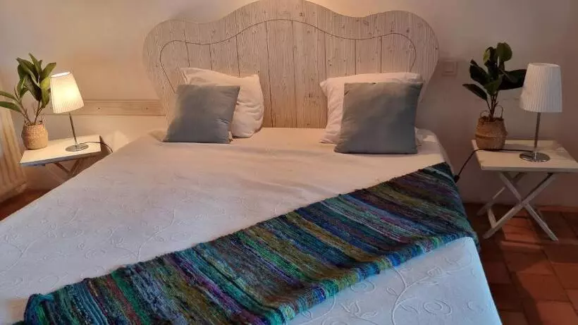 Majatalo Domaine Du Moulin De Cors