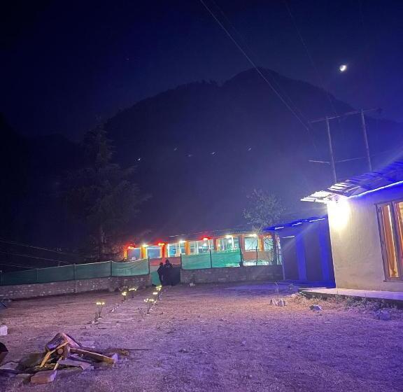 هاستل Damnbro Cafe & Stay Kasol