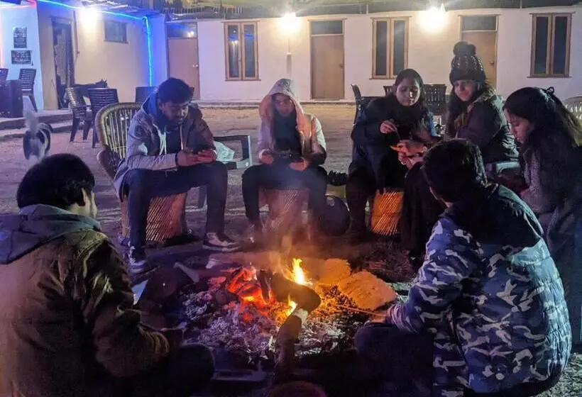 Retkeilymaja Damnbro Cafe & Stay Kasol
