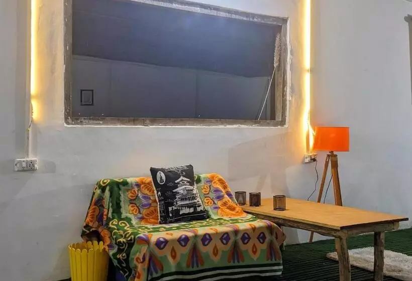 Retkeilymaja Damnbro Cafe & Stay Kasol