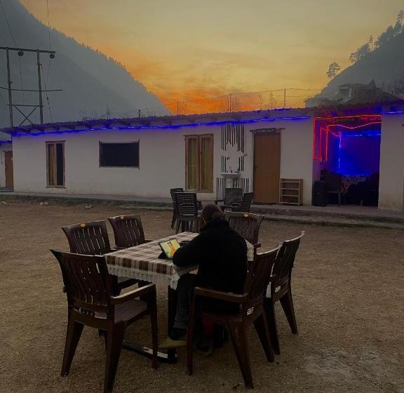 هاستل Damnbro Cafe & Stay Kasol