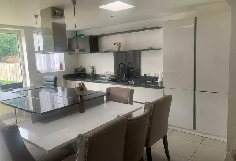 ベッドアンドブレックファースト Charming Home In Sevenoaks