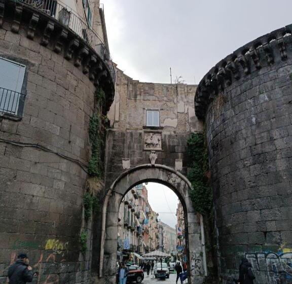 تختخواب و صبحانه Fifth Floor