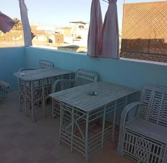 تختخواب و صبحانه Rose House