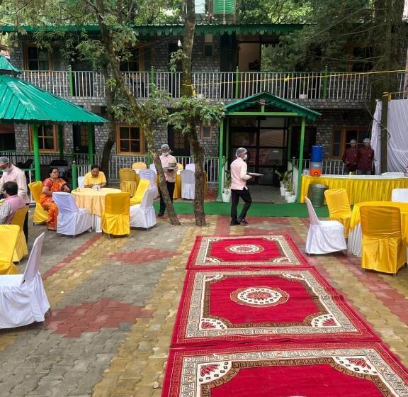 Cedar Woods Resort By Heyan Hotels