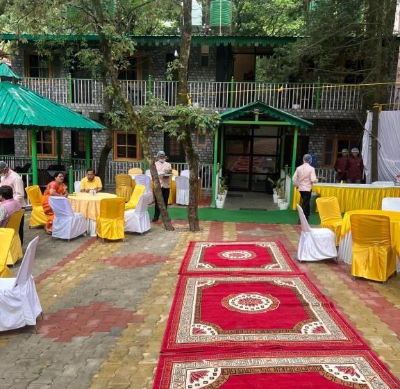 Cedar Woods Resort By Heyan Hotels