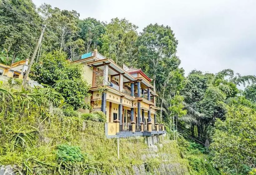 ホテル Oyo 92049 D Jamus Resort Telaga Ngebel