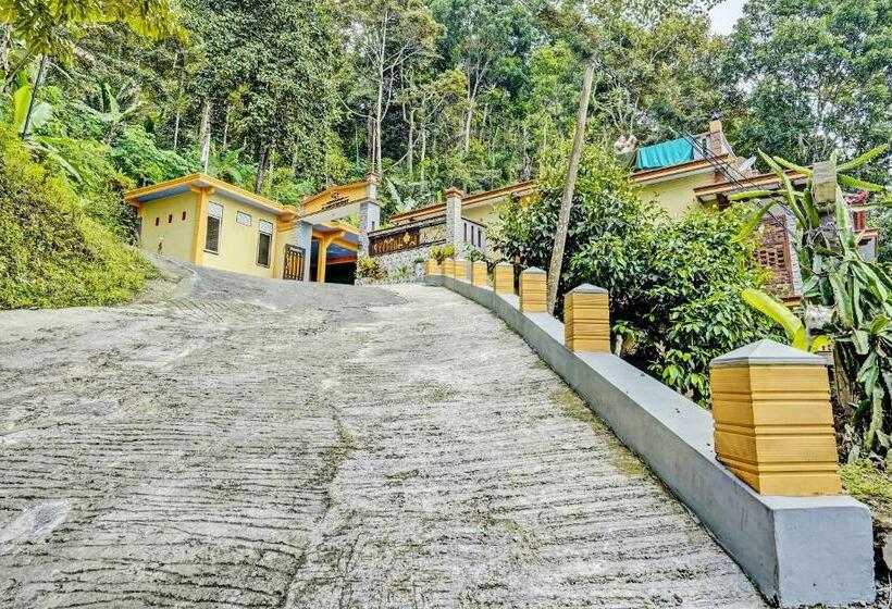 Otel Oyo 92049 D Jamus Resort Telaga Ngebel