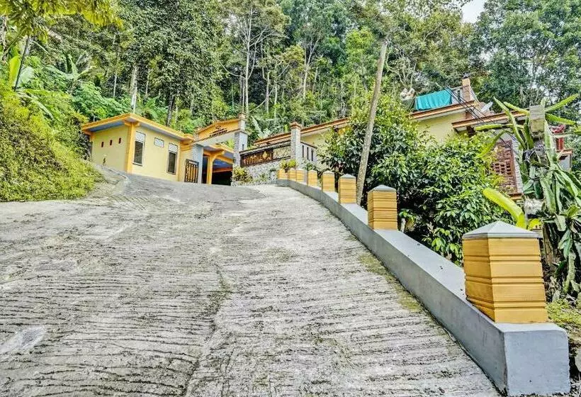 ホテル Oyo 92049 D Jamus Resort Telaga Ngebel