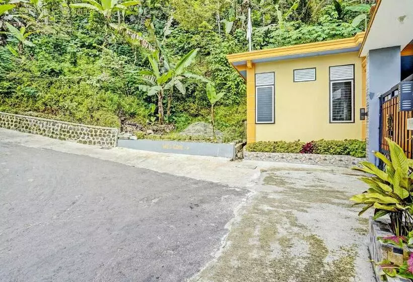 ホテル Oyo 92049 D Jamus Resort Telaga Ngebel
