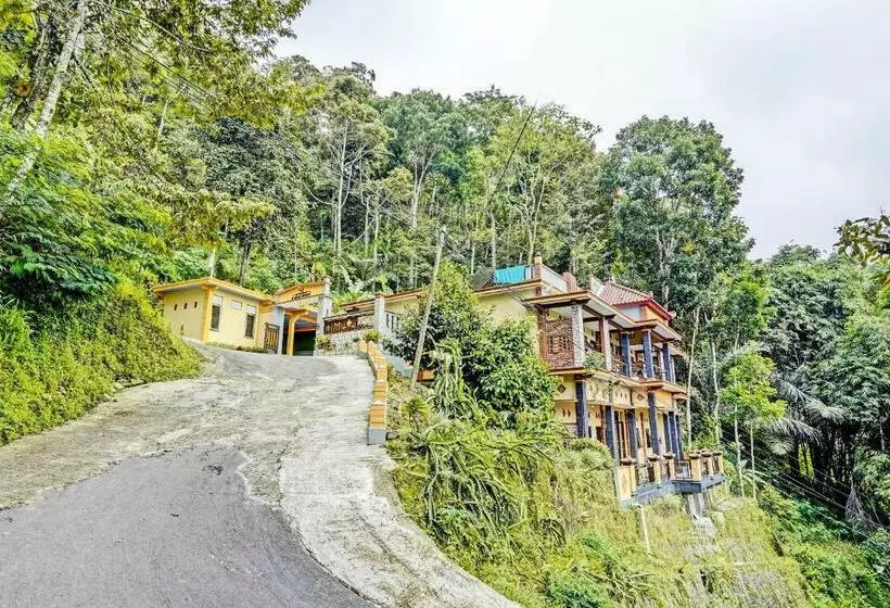 ホテル Oyo 92049 D Jamus Resort Telaga Ngebel