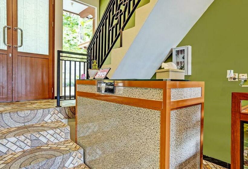 Otel Oyo 92049 D Jamus Resort Telaga Ngebel