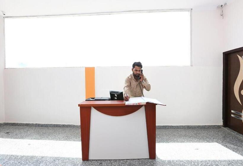 酒店 Oyo Flagship 80563 Golden Guset House