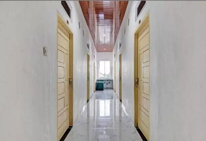 Hotelli Reddoorz Near Parit Indah Pekanbaru