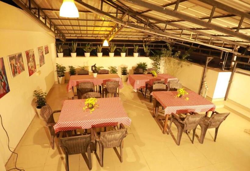 ホテル The Waves Fortkochi