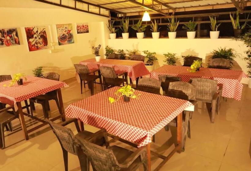 ホテル The Waves Fortkochi