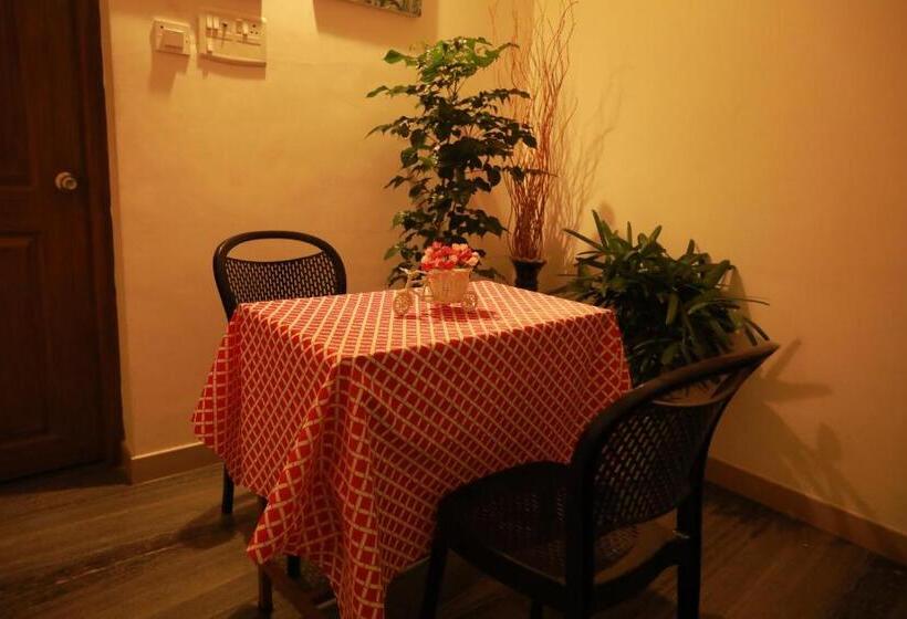 ホテル The Waves Fortkochi