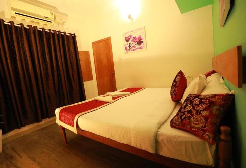 ホテル The Waves Fortkochi