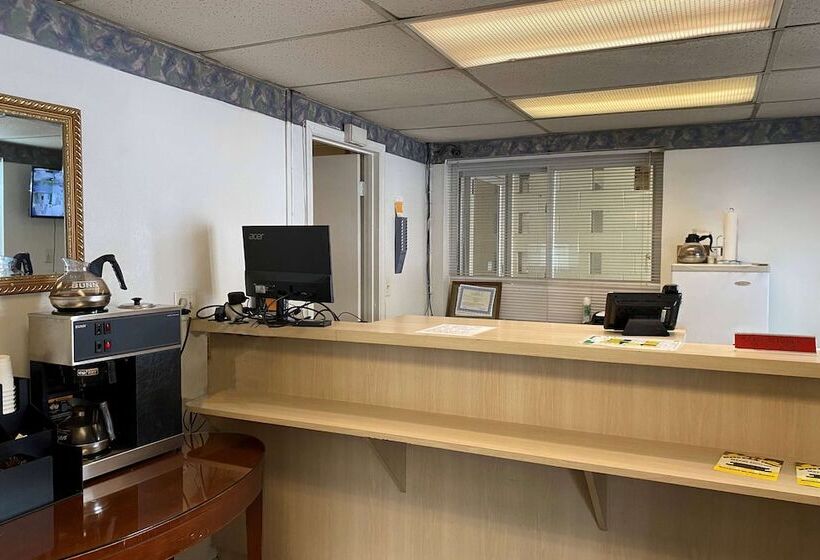 בית מלון כפרי Travelodge By Wyndham Rockford South