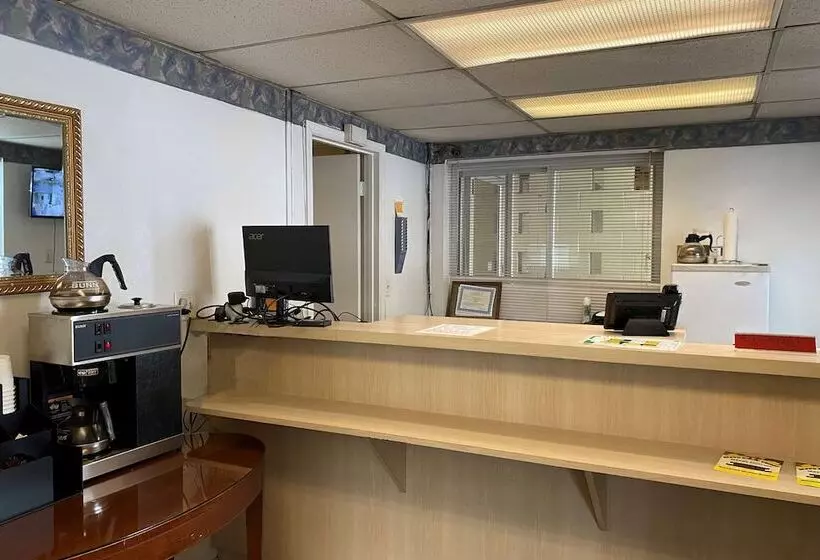 Hotelli Travelodge By Wyndham Rockford South