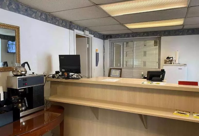 Hotelli Travelodge By Wyndham Rockford South