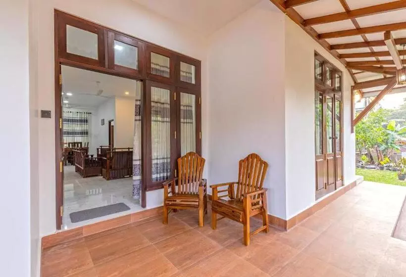ペンション Blueray Villa   Unawatuna